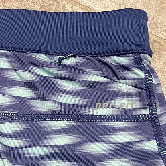 Nike Dri Fit Low Rise Capri Leggings Crop Blue Pattern Stretchy Small 19” Inseam - Picture 3 of 8